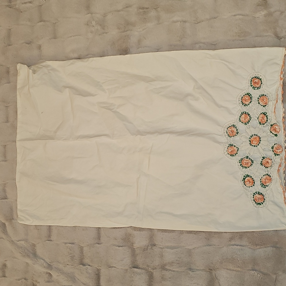 Vintage Hand Crocheted and Embroidered Peach Rose Rosette Scalloped Pillow Case